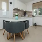 Apartmán By The Sea - 18557 *