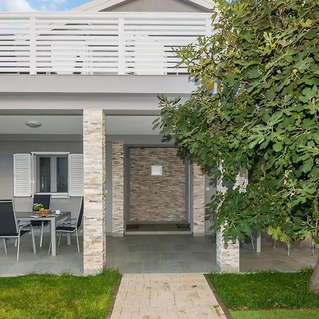 By The Sea - 18557 Apartment Vir