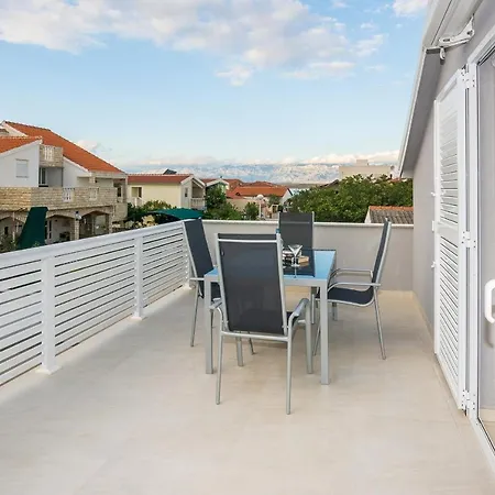 Apartment By The Sea - 18557