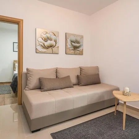 Appartement By The Sea - 18557 *