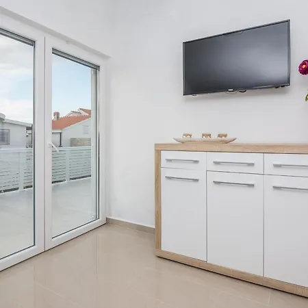 Appartement By The Sea - 18557 Vir