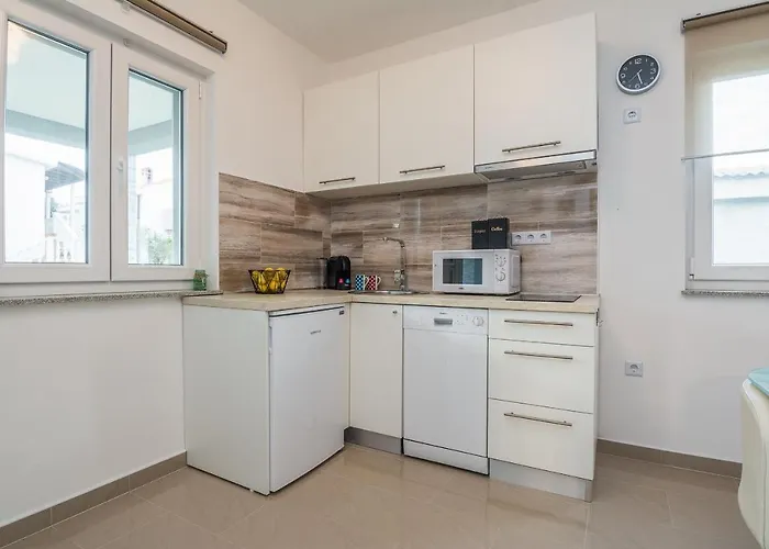 Appartement By The Sea - 18557 Vir